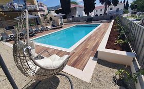 Apartments Mestrovic With Heated Swiming Pool- Near Split